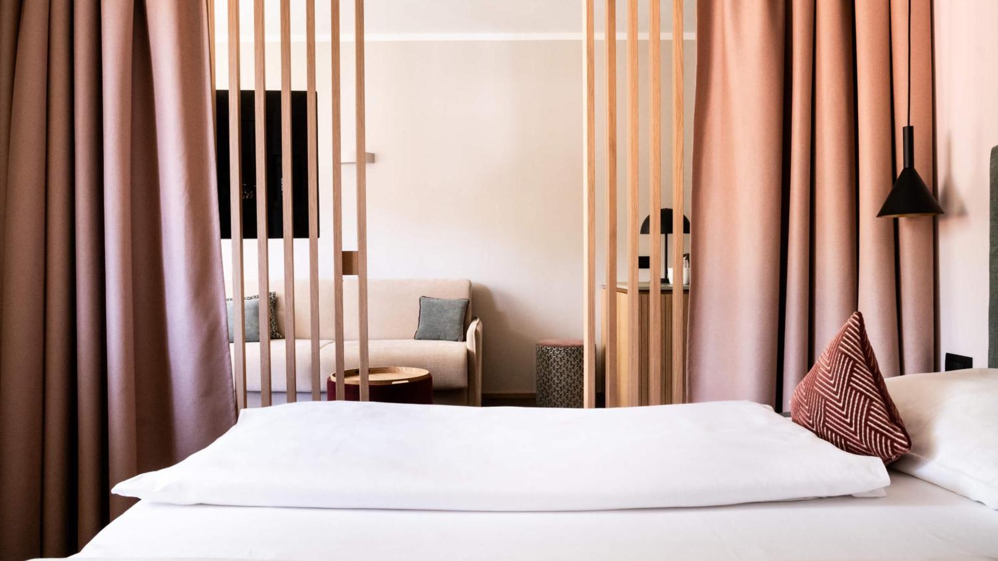 Flora Hotel & Suites ميرانو المظهر الخارجي الصورة