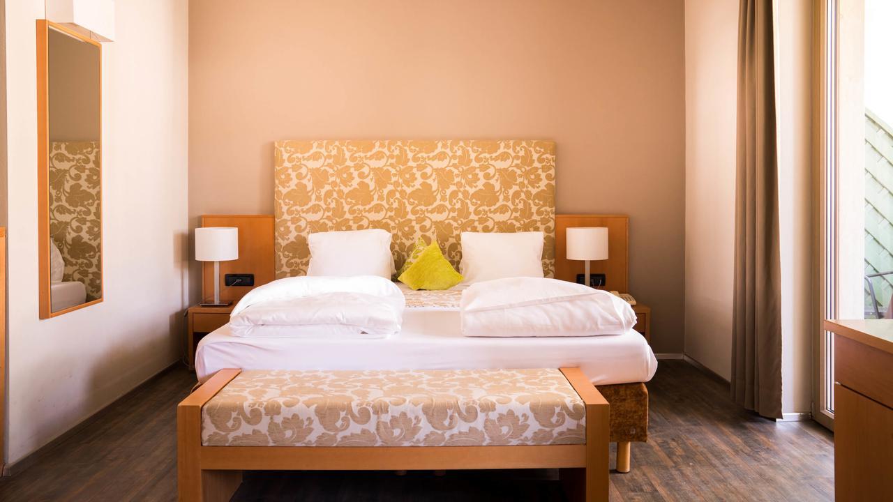 Flora Hotel & Suites ميرانو المظهر الخارجي الصورة